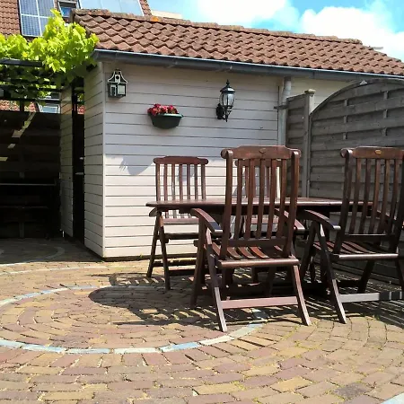 Comfortable Holiday In Near Sea Feriehus